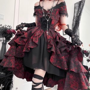 The black and red jacquard one-shoulder court dress from Gote Heavy Industry for the Feast of the Underworld is a must-have for Christmas